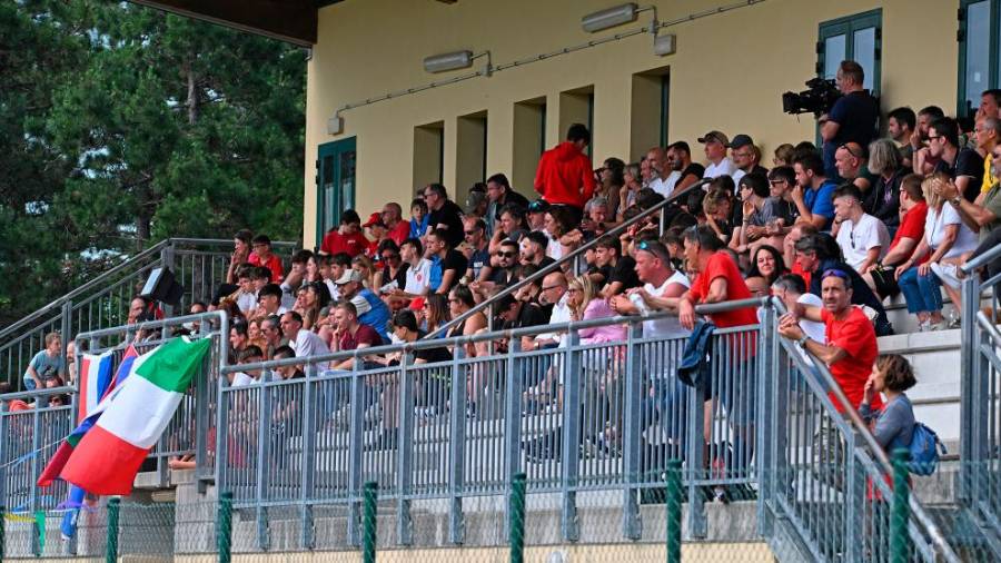 Tribuna je bila polna gledalcev (FOTODAMJ@N)