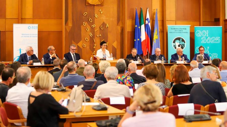 S sinočnjega srečanja v Gorici z evropsko komisarko Marto Kos (TIBALDI)