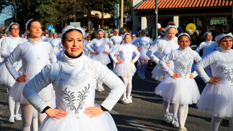 Ob 14. uri bi vozovi krenili s Pikelca ... (fotografije)