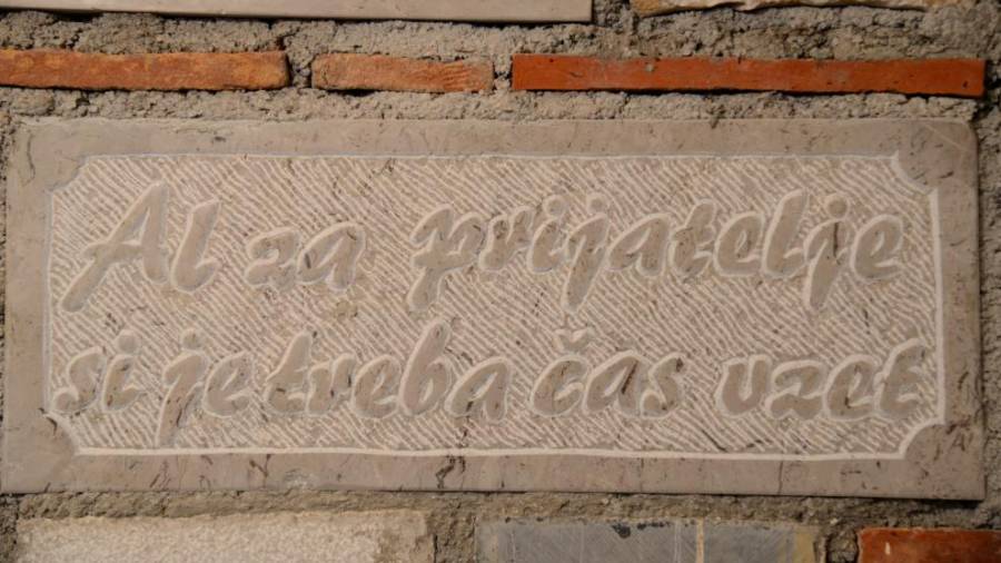 V kamen vklesani refren priljubljene pesmi Andreja Šifrerja