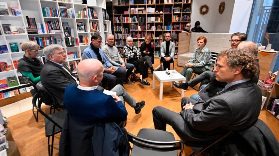 $!Ministrica Asta Vrečko se je v Tržaškem knjižnem središču srečala s predstavniki slovenskih založb ter družbe PRAE (FOTODAMJ@N)