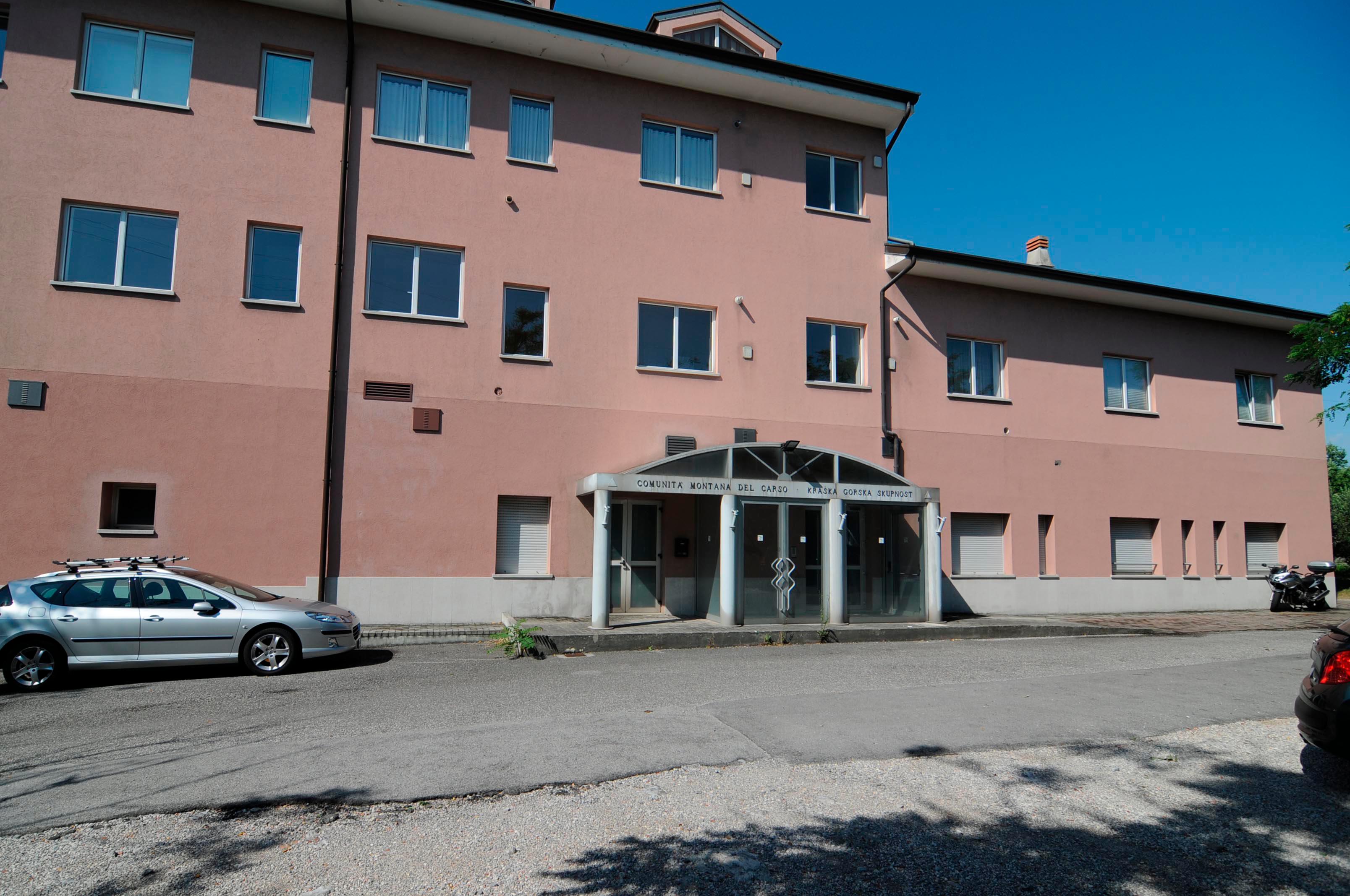 Obnova zapuščene stavbe Kraške gorske skupnosti