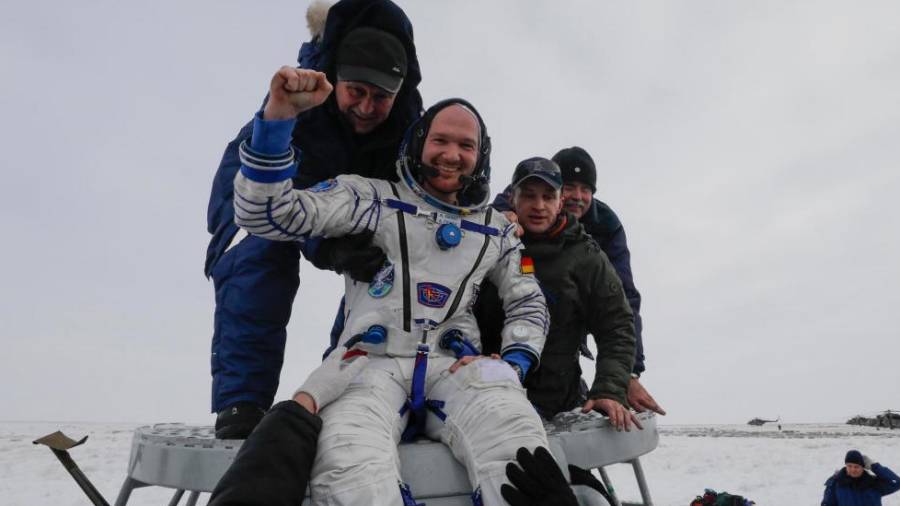 Posadka ISS se je uspešno vrnila na Zemljo