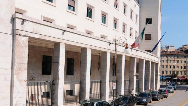 Letos manj organiziranega kriminala, več korona opozoril