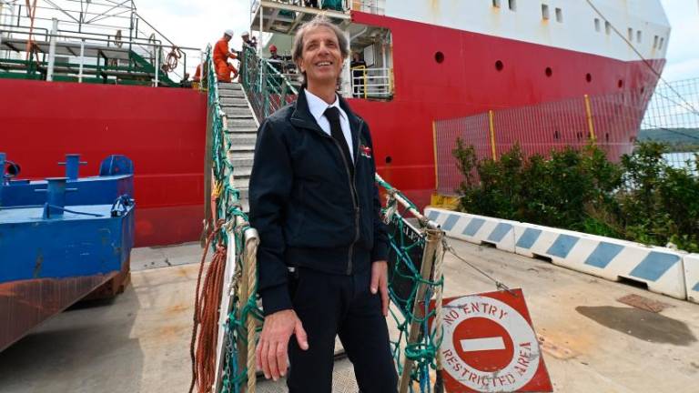 Raziskovalna ladja Laura Bassi priplula domov z rekordnim podvigom