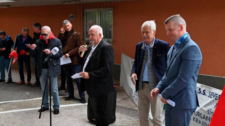 Dve državi, za delavce pa enaki problemi