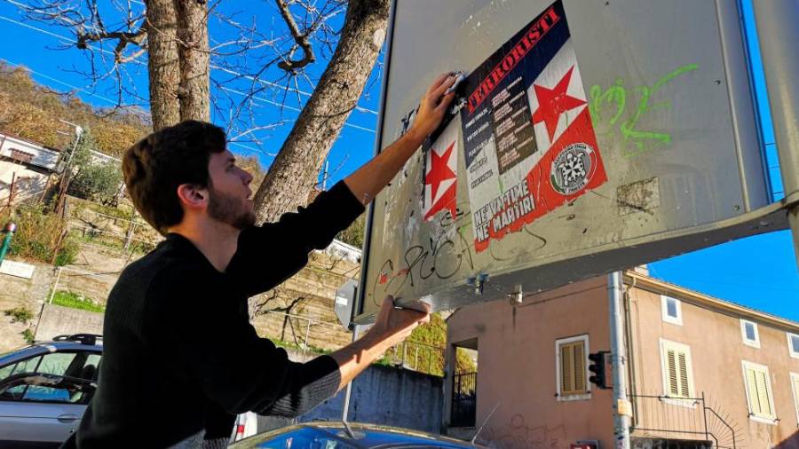 Odstranjevanje lepakov CasaPound v Lonjerju (FOTODAMJ@N)