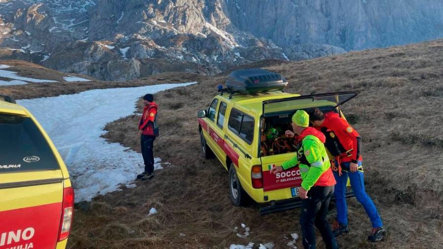 Pri reševanju so ob helikopterju sodelovali gorski reševalci iz kraja Forni Avoltri (CNSAS FVG)