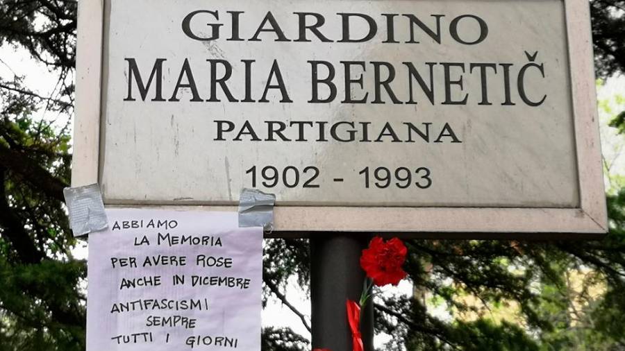 Napis v spomin na Marijo Bernetič (FOTODAMJ@N)