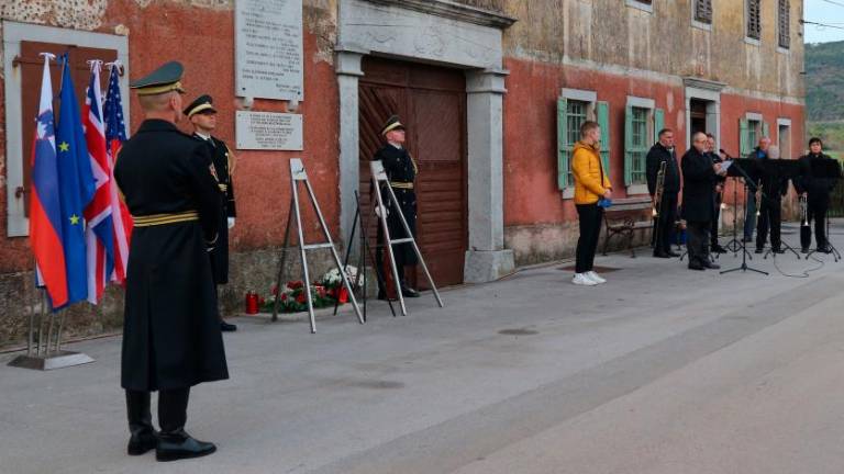 Primorski padalci naj se vrnejo med svoje drage