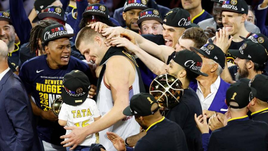 Srb Nikola Jokić s sinčkom (ANSA)