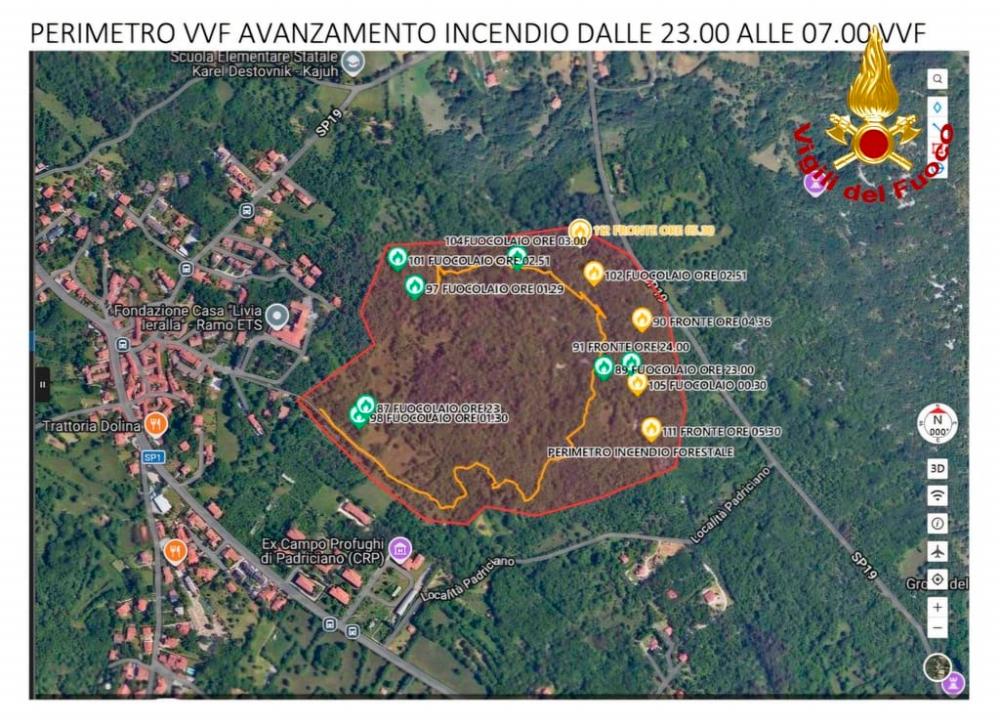Na Padričah po dolgi noči še gasijo požar