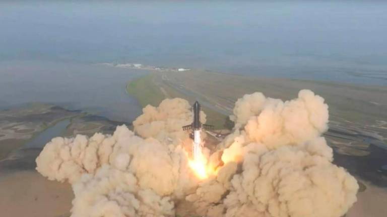 Starship poletel in eksplodiral na višini 37 kilometrov (video)