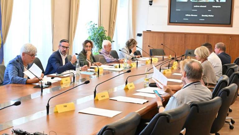 Paritetni odbor razpravljal, a ne odločal o predlogu sestave šolske komisije