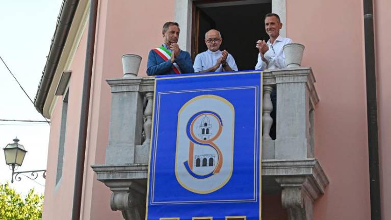 Novi prapor uvedel praznik