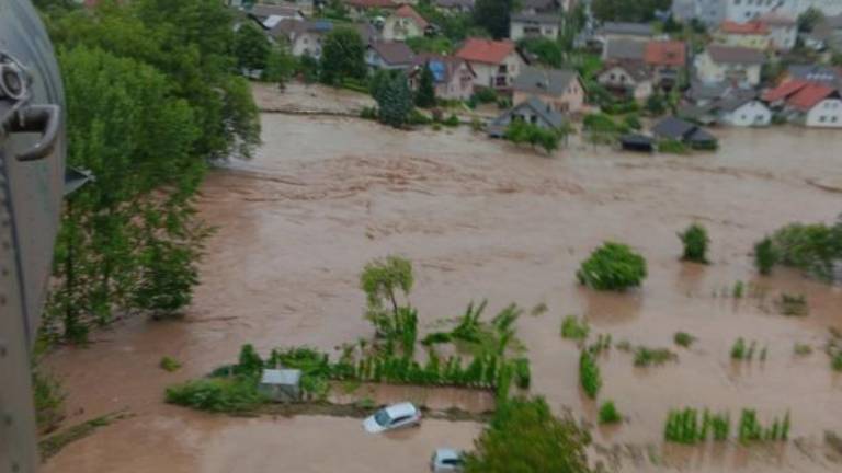 Slovenija je pod vodo, padavine se ponovno krepijo