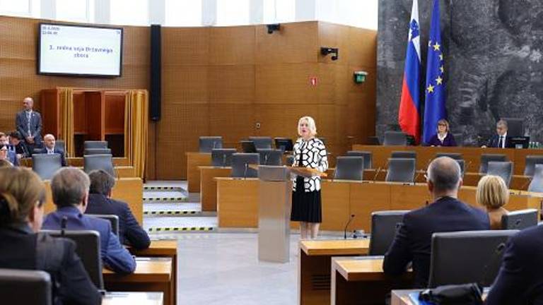 Vseh 90 poslanskih mandatov je bilo soglasno potrjenih