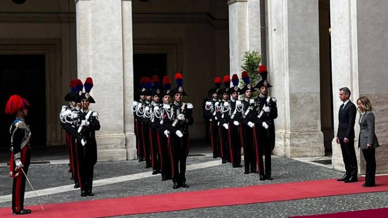 Srečanje med Giorgio Meloni in Robertom Golobom se je začelo z objemom (VIDEO)