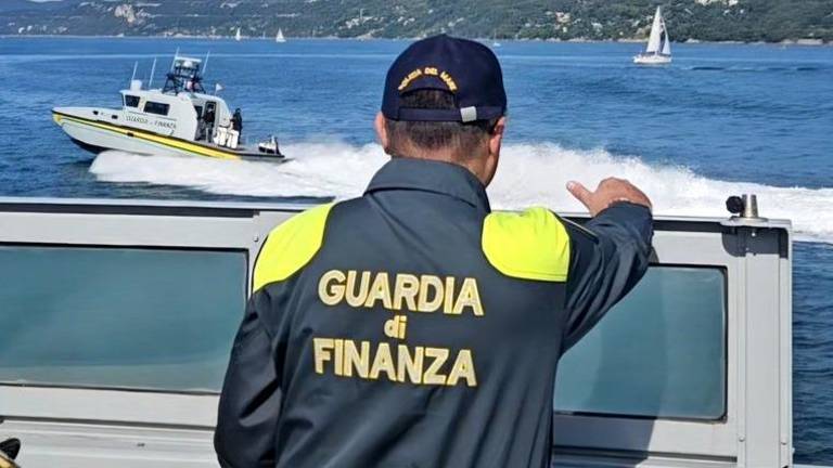 Lastniki plovil s tujimi zastavami prikrili 2,5 milijona evrov