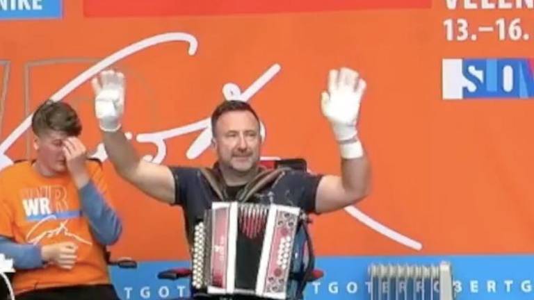 Na harmoniko je igral tri dni in pol