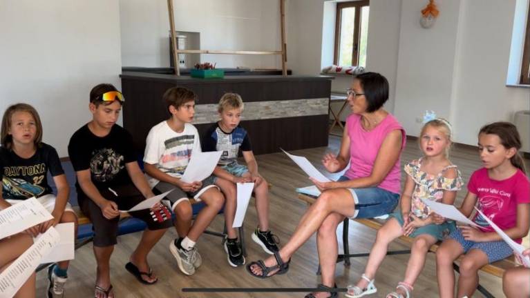 Igrali, peli, snemali in razmišljali o miru