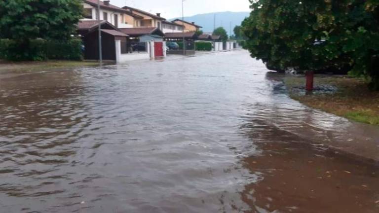 Močne nevihte povzročale težave