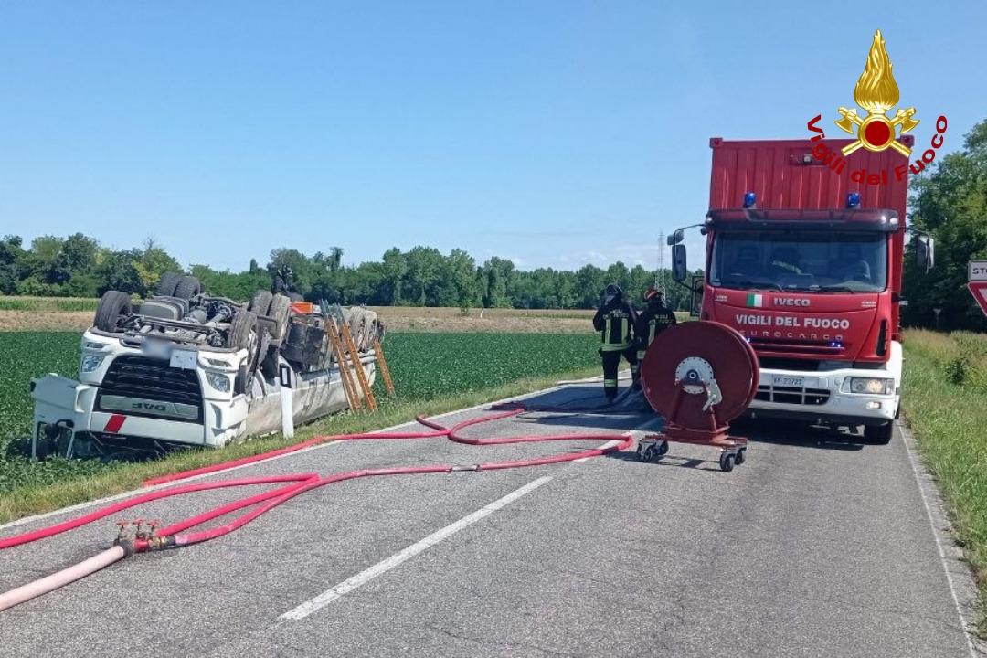 Pri Rudi se je prevrnila cisterna s 30.000 litri goriva