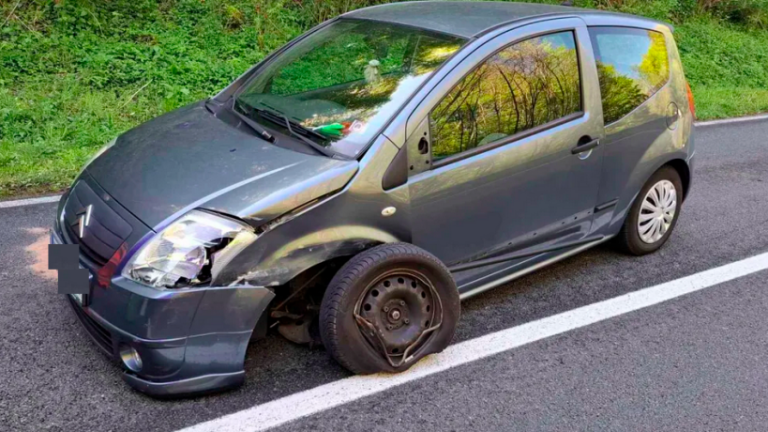V ostrem ovinku zapeljala na nasprotni vozni pas in povzročila nesrečo