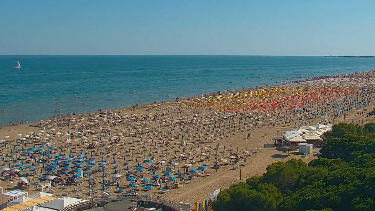 V Trstu danes prva tropska noč, jutri v FJK morda že prvih 30 °C, vroče bo še nekaj dni