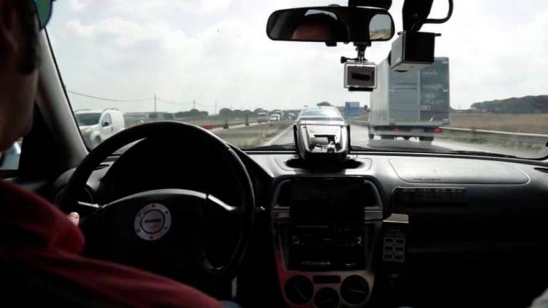 Mladenič po hitri cesti drvel 241 kilometrov na uro