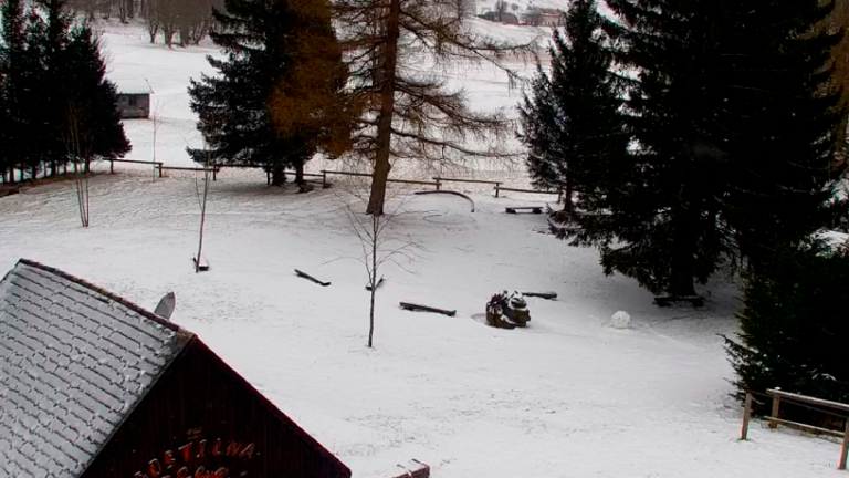 Na Goriškem temperature povečini rahlo previsoke, na Lokvah sneg