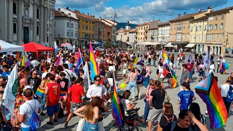 Parada ponosa prispela na skupni trg obeh Goric (foto in video)