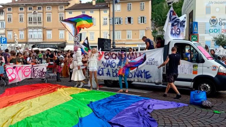 Parada ponosa prispela na skupni trg obeh Goric (foto in video)