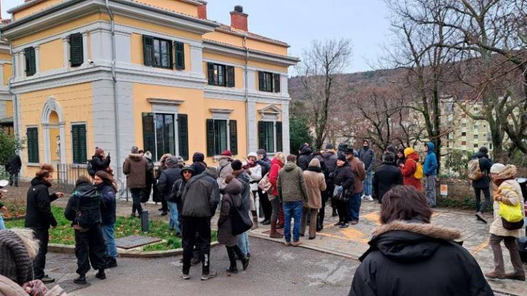 Asugi zaprl dve družinski posvetovalnici