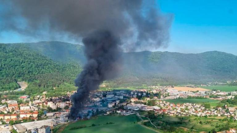 Za štiri ali pet oseb najverjetneje ni več upanja, dve v življenjski nevarnosti