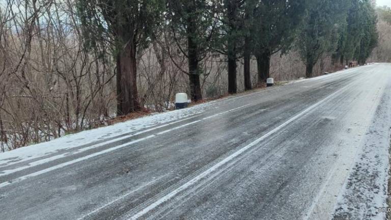 Pozor na poledenele ceste!