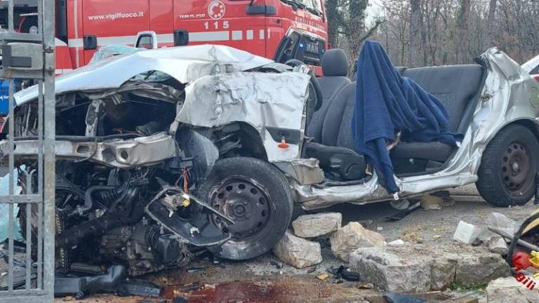 Iz avta so jo rešili gasilci