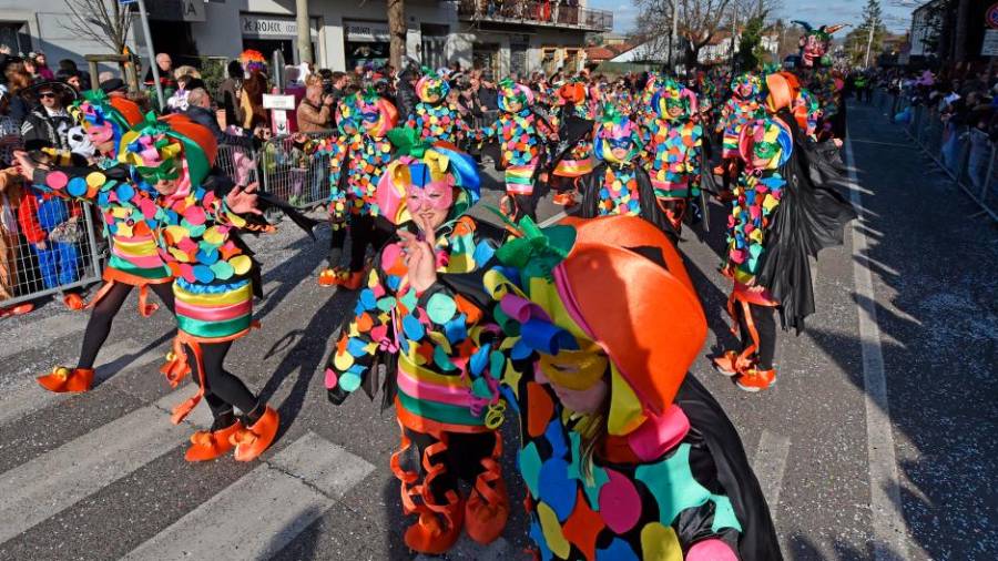 Ob 14. uri bi vozovi krenili s Pikelca ... (fotografije)