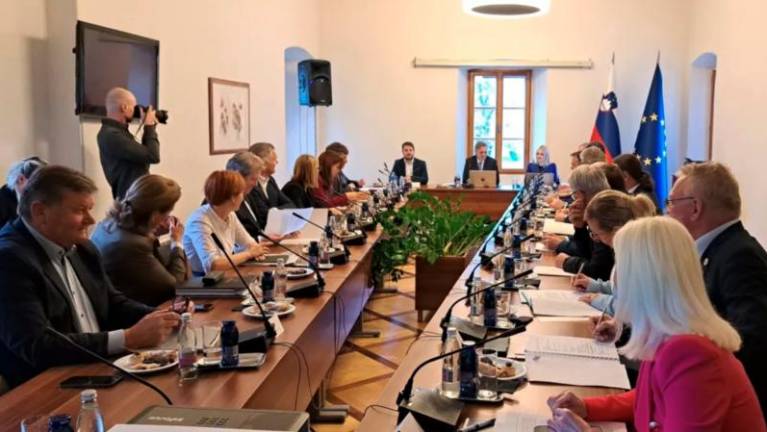 Slovenska vlada na seji v Vipavi obravnavala predlog zakona o vinu