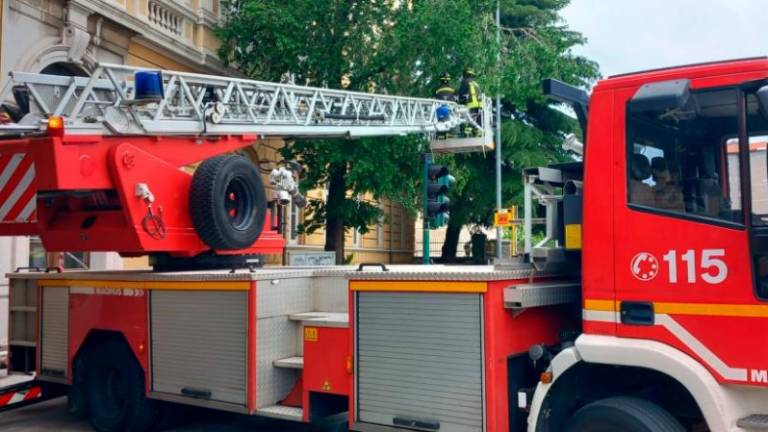 Na pomoč zaradi burje v Trst prispeli koprski gasilci (VIDEO)