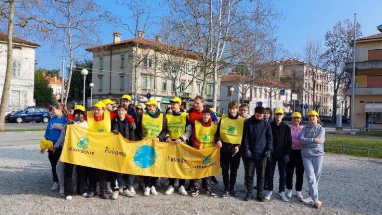 Morje cigaretnih ogorkov