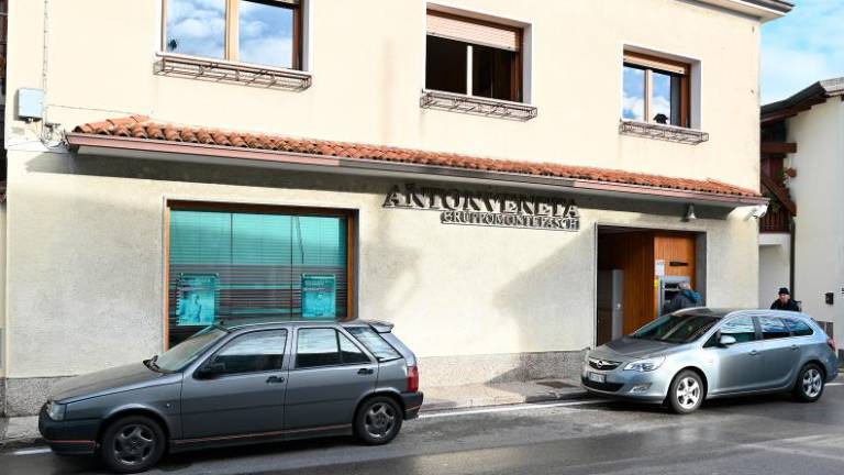 Ostaja le še bankomat