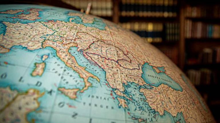 Orban zaželel srečo dijakom z zemljevidom Avstro-Ogrske