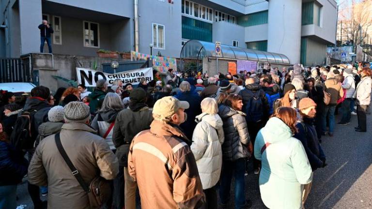 Množično proti zaprtju družinskih posvetovalnic (video)