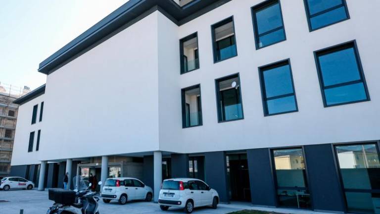 Nov sedež družbe Esatto z uganko slovenščine