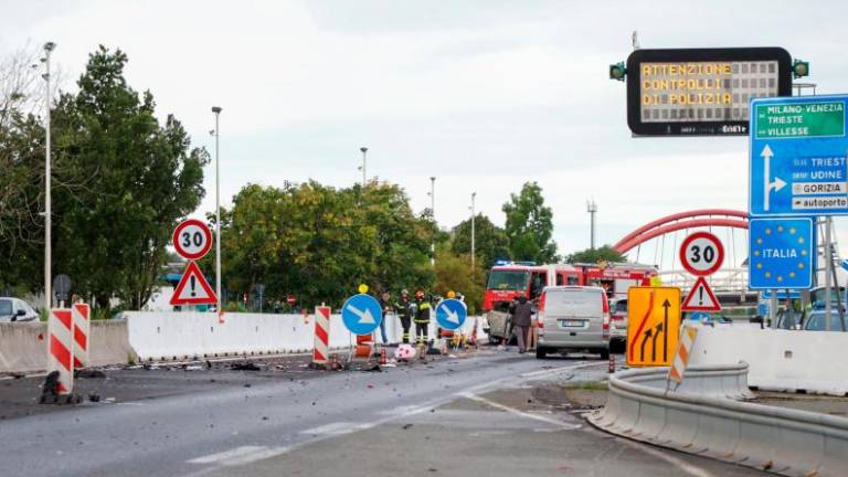 Deklica zaradi hudih poškodb v bolnišnici v Padovi