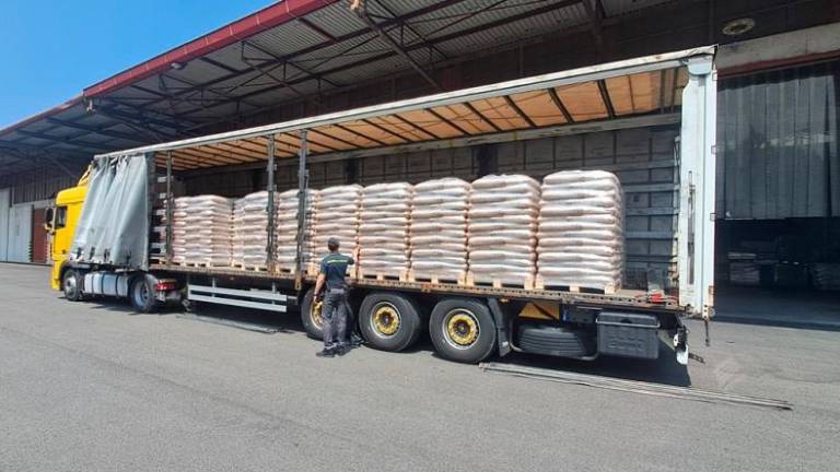 Finančni policisti podarili skoraj 25 ton zaseženih peletov