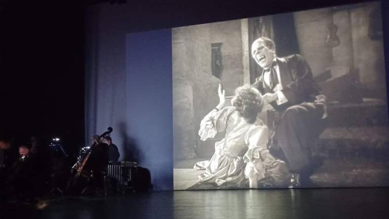 Fantom iz opere uvedel džezovsko dogajanje