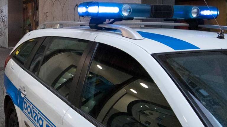 Na Reški cesti avtomobil pristal na strehi