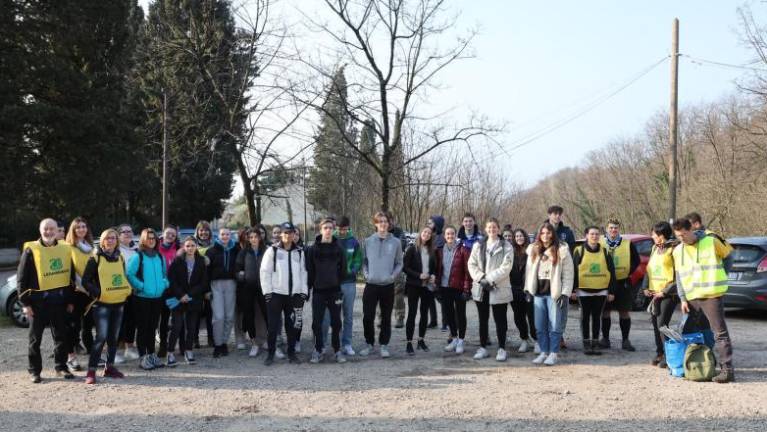 Morje cigaretnih ogorkov